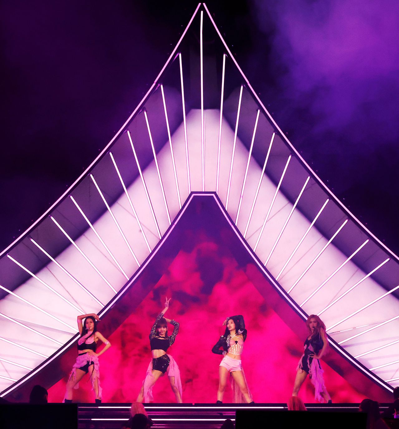 The stage design was another acknowledgement of Korean heritage.