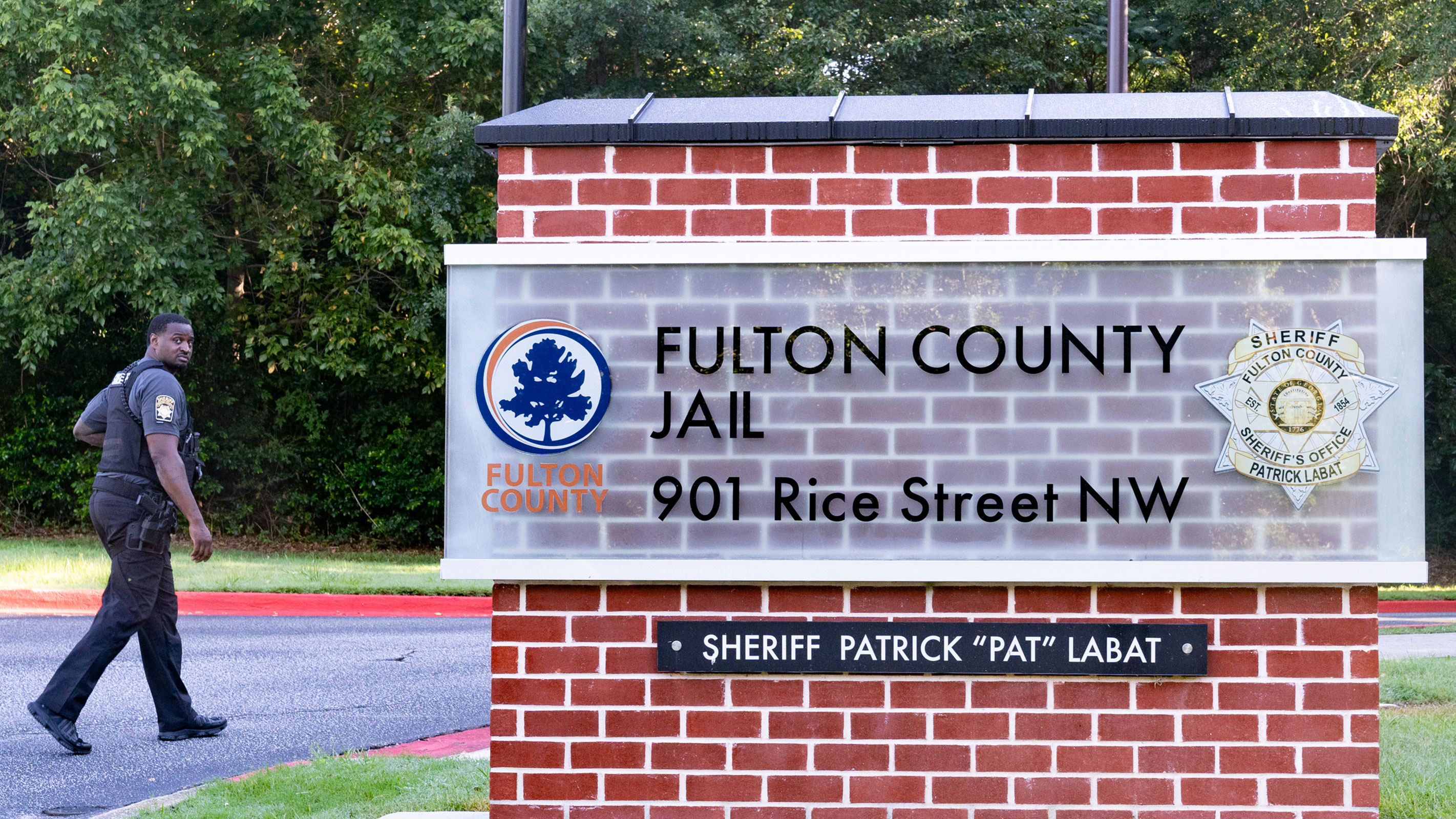 A sign is posted outside of the Fulton County Jail on August 16, 2023 in Atlanta, Georgia.